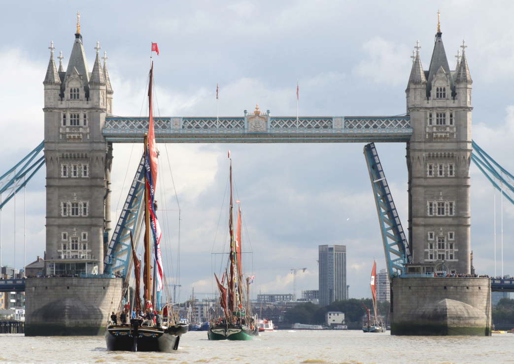 End of the 2017, leving the Upper Pool headed to West India Docks to become a live Popup Museum. — Picture by Jonathan Fleming (charityneeds.com)